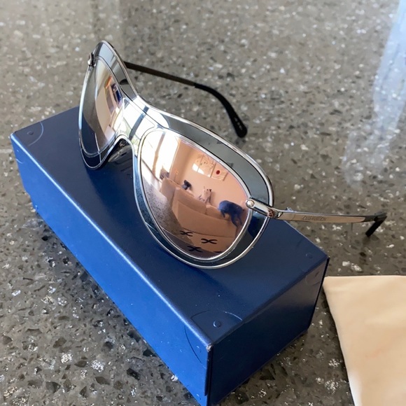 LOUIS VUITTON WOMEN SUNGLASSES - Picture 2 of 10